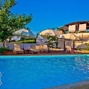 https://lofos-vourvourou.hotelschalkidiki.net