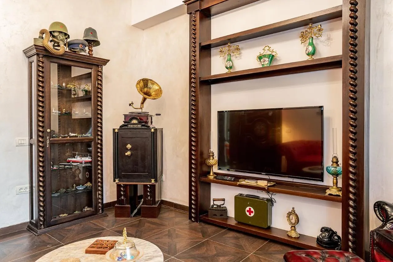 Private Museum Apartment With Antique Decor Bucureşti