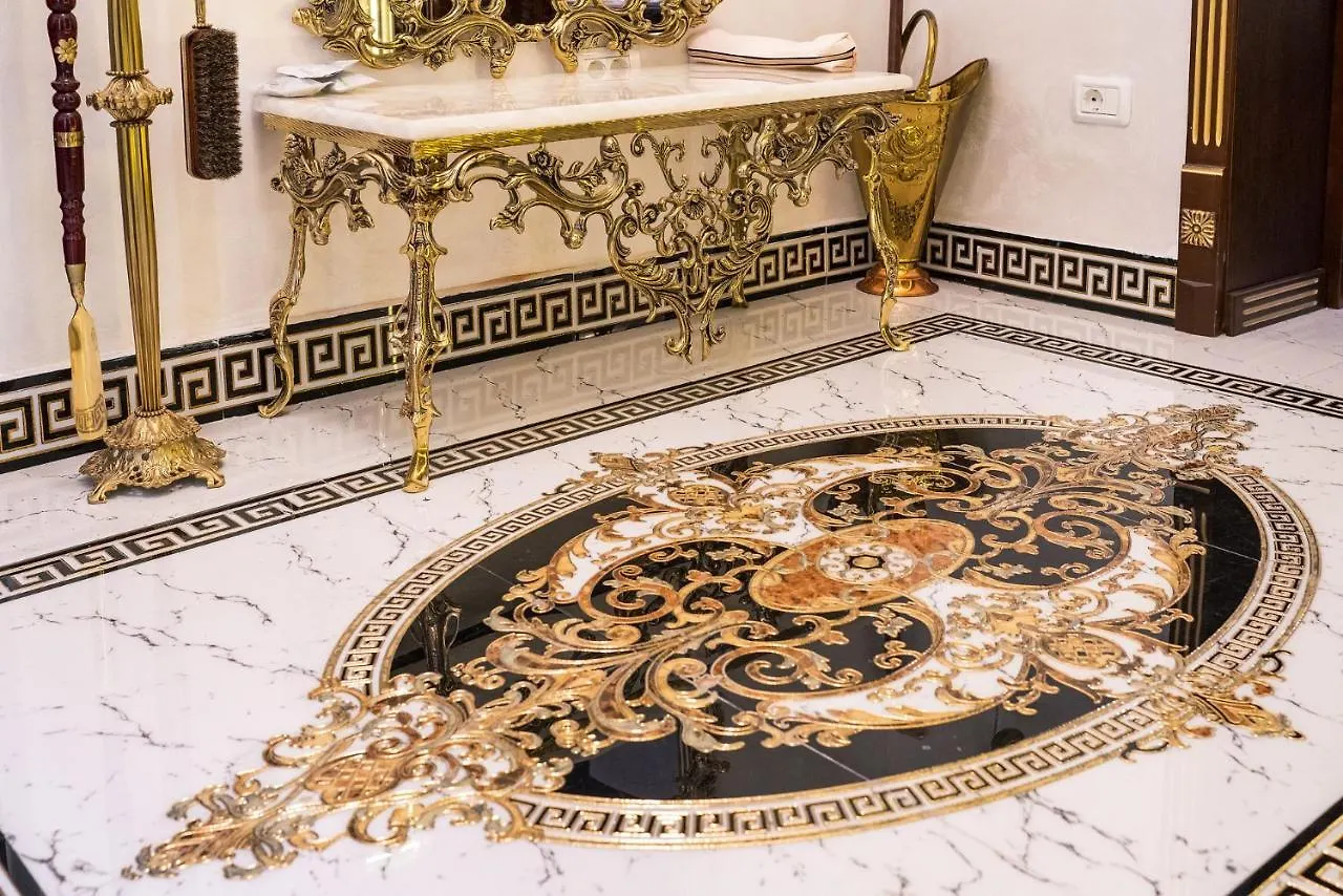 Private Museum Apartment With Antique Decor Bucureşti