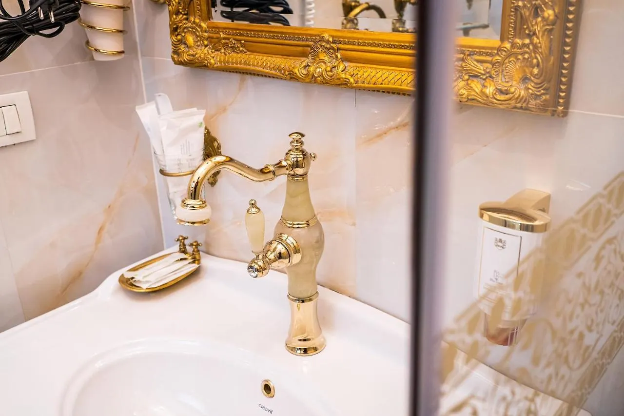 Private Museum Apartment With Antique Decor Bucureşti