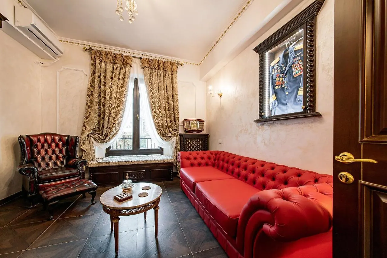 Private Museum Apartment With Antique Decor Bucureşti România