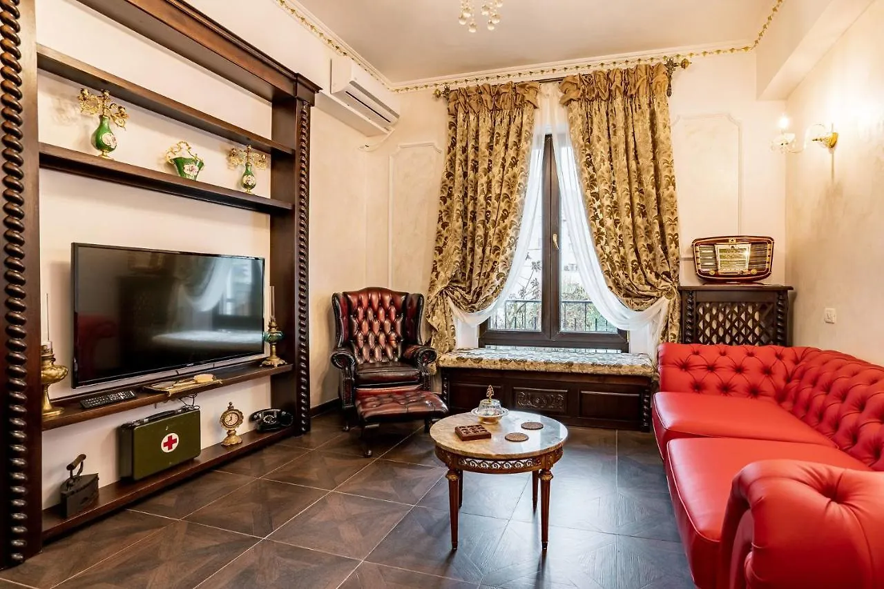 Private Museum Apartment With Antique Decor Bucureşti