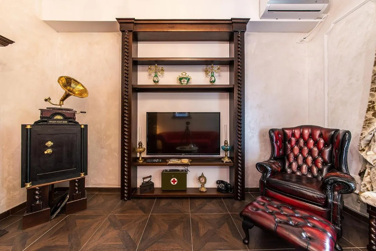 Private Museum Apartment With Antique Decor 부쿠레슈티 루마니아