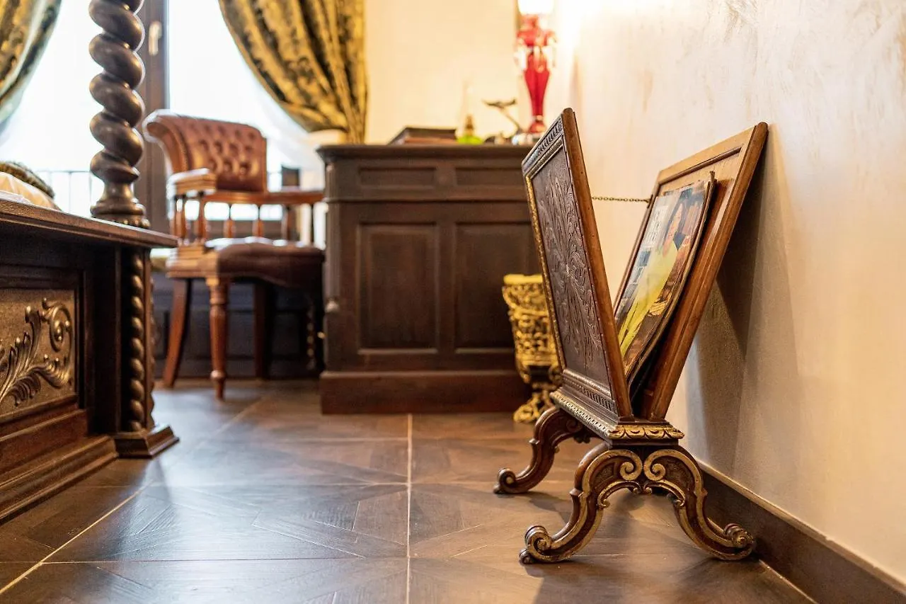 Private Museum Apartment With Antique Decor 부쿠레슈티