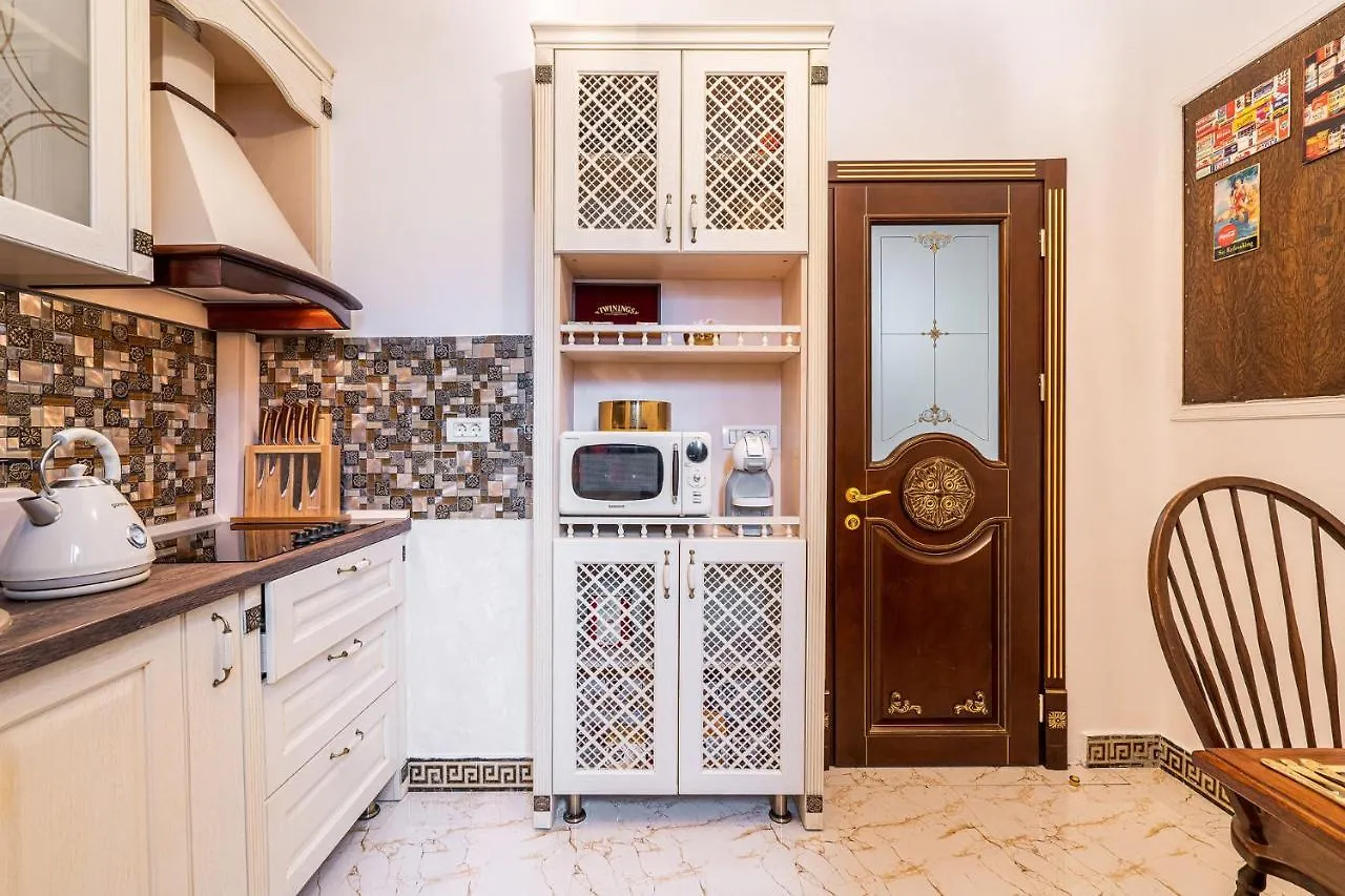 Private Museum Apartment With Antique Decor Bukareszt